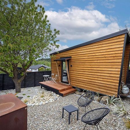 Apartamento Tiny House With Mountain Views, Indoor And Outdoor Fire, Private Courtyard Garden Wanaka Exterior foto